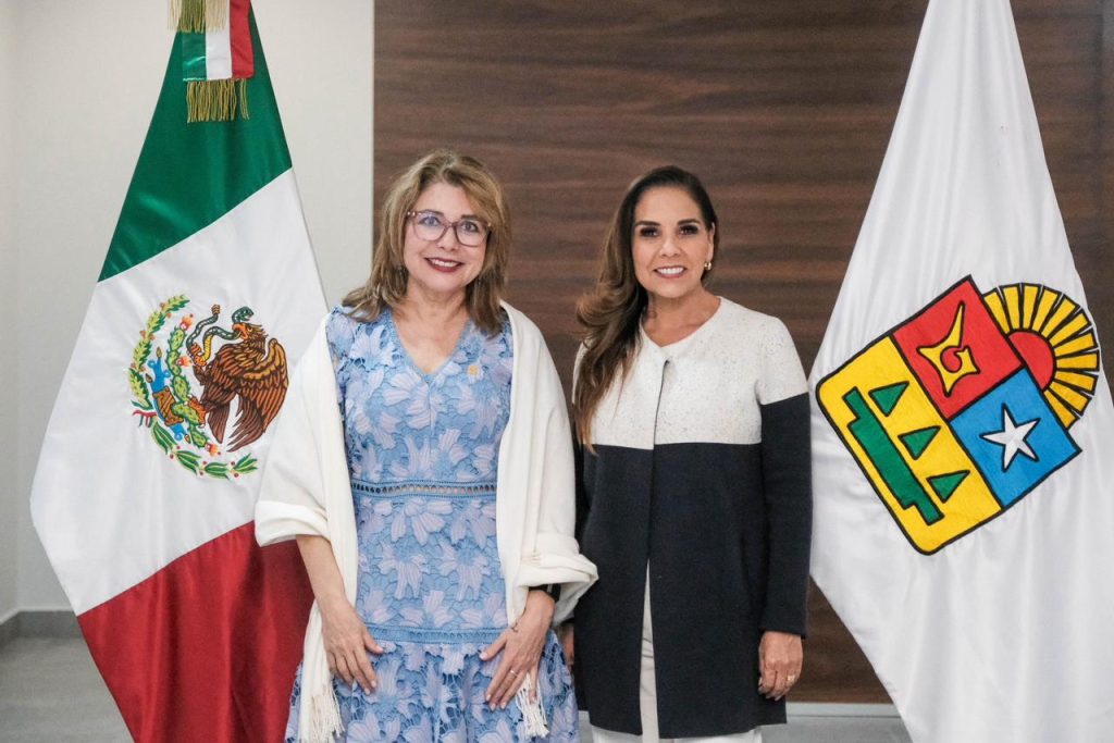 Avanza “Mujer es Aprender”: 53 quintanarroenses concluyen el bachillerato con apoyo del CENEVAL